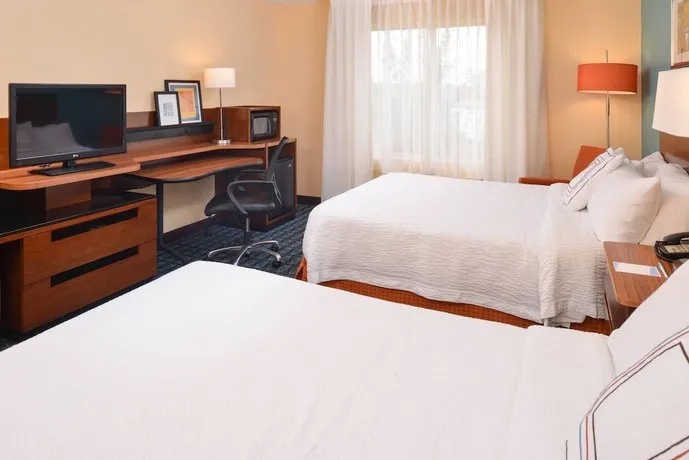 Fairfield Inn & Suites St. Louis St. Charles - Image 1
