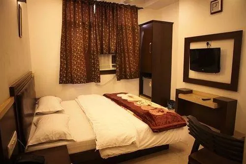 Hotel Pahwa International - Image 1
