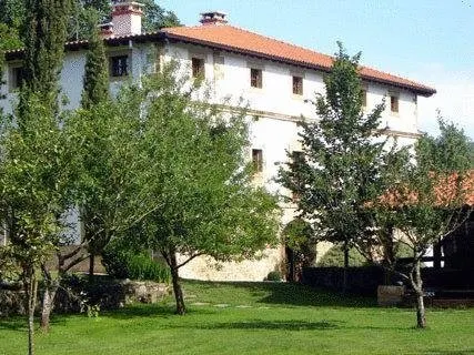 La Casona de San Pantaleón de Aras - Image 1