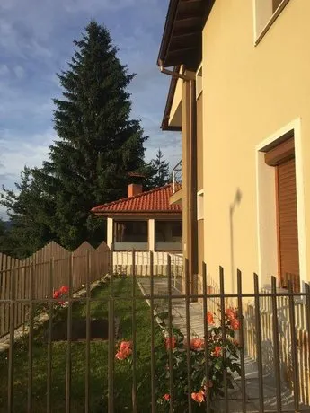 Twins Holiday Home - Image 1