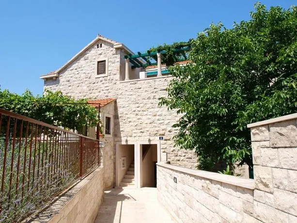 Apartment Leona - Image 1