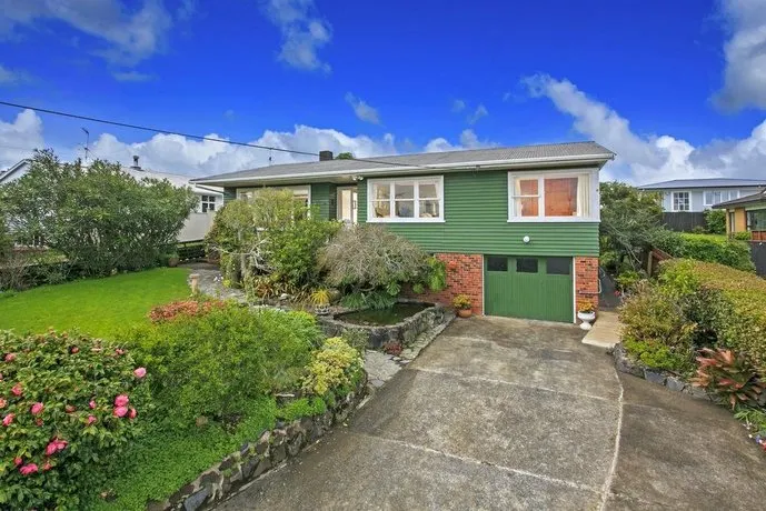 Elegant House in Auckland - Image 1