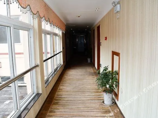 LAI FENG HOTEL - Image 1