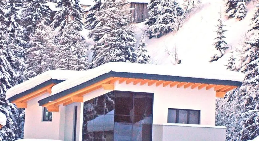 Apart Holiday - Image 1