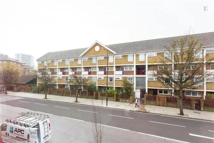 406 Harrow - Image 1