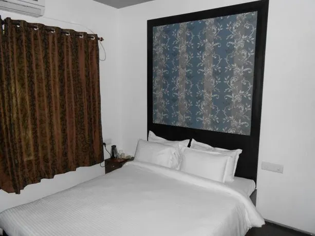 Hotel Chirag Executive - Image 1
