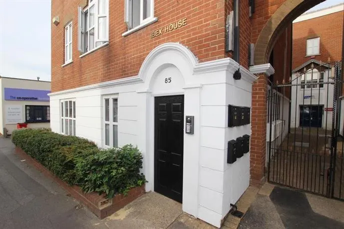 IBEX HOUSE-2Bed Fully Equipped Flat-Free Parking - Image 1