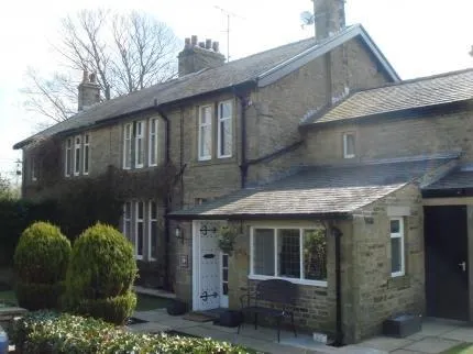 Raines Close Guest House - Image 1