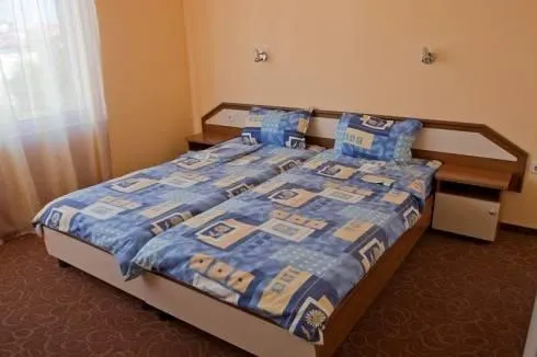 Vanessa Family Hotel - Image 1
