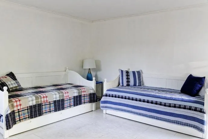 Perle Noire Bed and Breakfast - Image 1