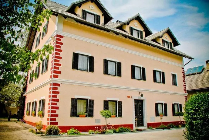 Guest House Kmetija Tominc - Image 1