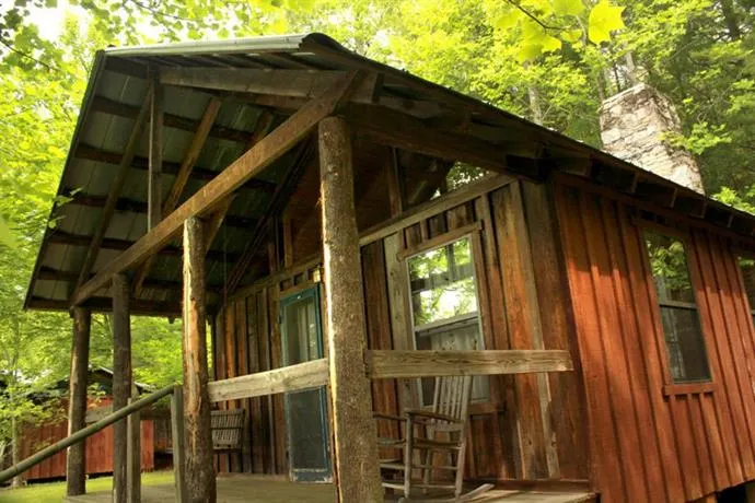 Deerwoode Lodge and Cabins - Image 1