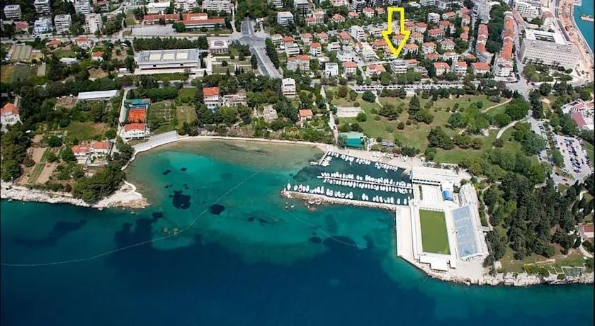 Apartment Romantic Split - Image 1