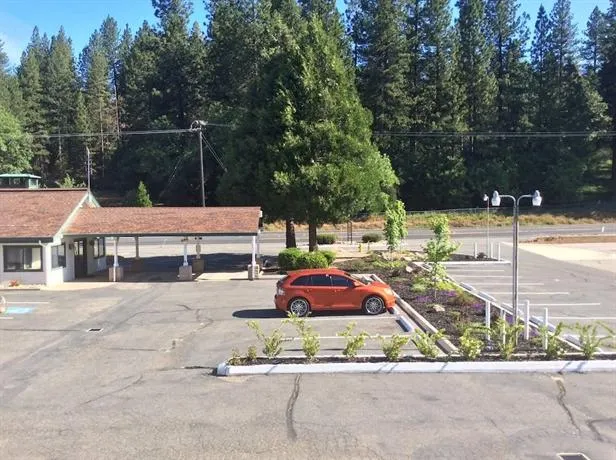 Pioneer Inn & Suites - Image 1