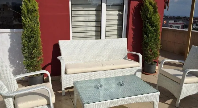 Serra Suites - Image 1