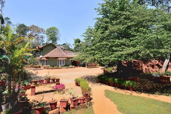 Holidayincoorg chilipili Estate stay for Group - Image 1