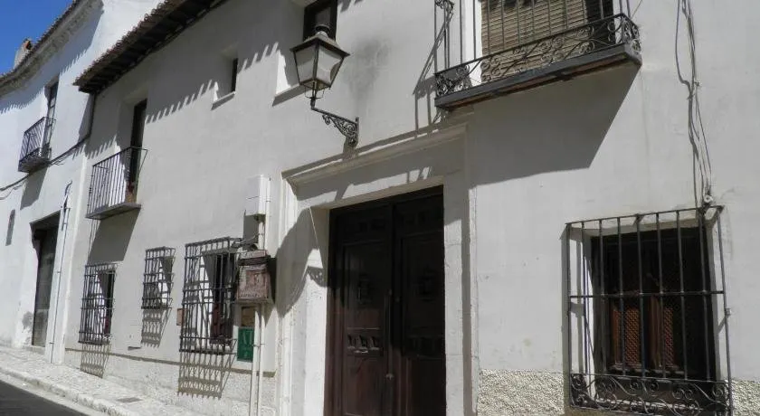 Apartamentos La Columna - Image 1