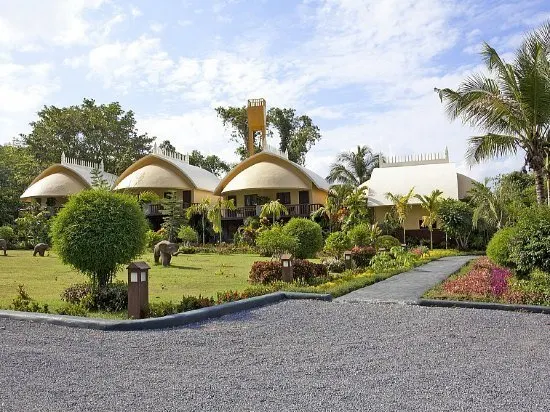 Krabi Beachfront Resort Deluxe Suite - Image 1