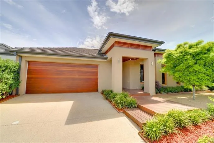 The Newington Lake House - Image 1