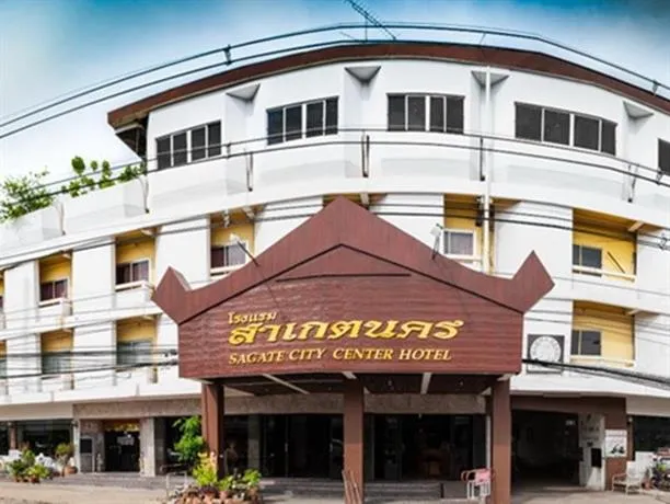 Saket Nakhorn Hotel - Image 1