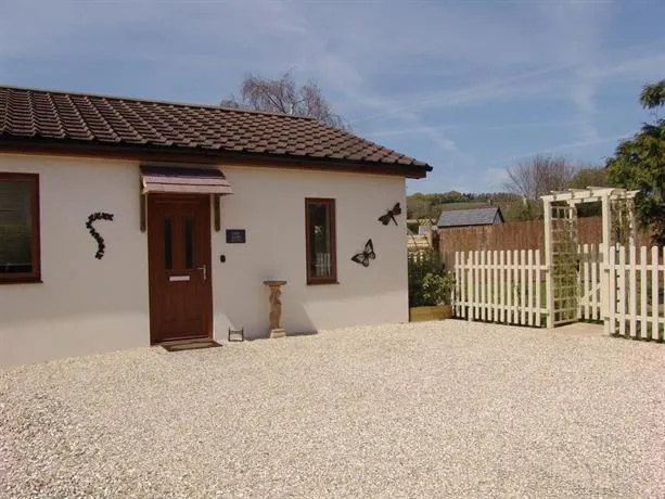 LITTLE ARRISH, OLD LIVERTON ROAD - Image 1