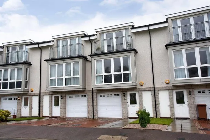 Friarsfield Mews - Image 1