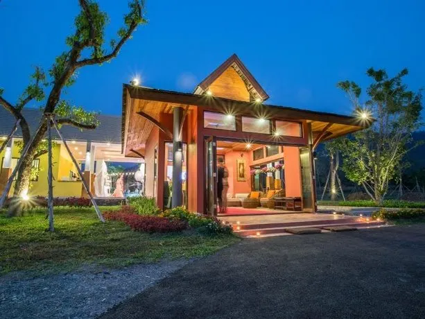 San Kam Phaeng Lake View Resort - Image 1