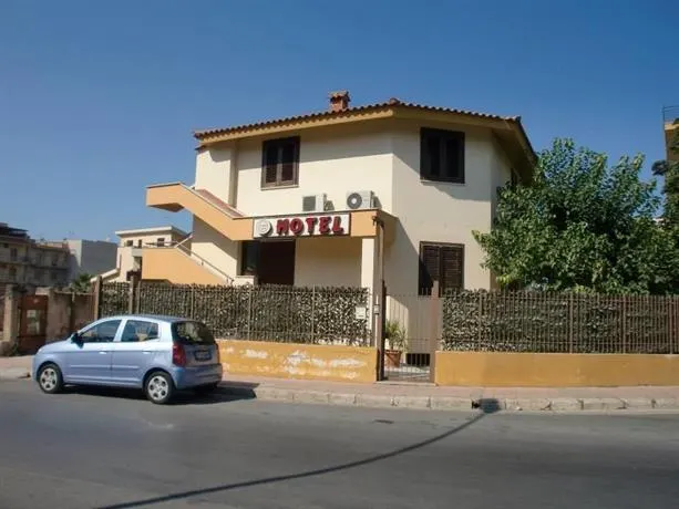 Oliver Hotel - Image 1