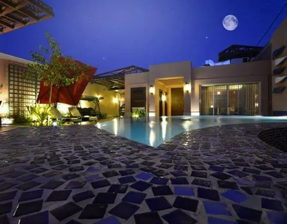 Goot Resorts - Image 1