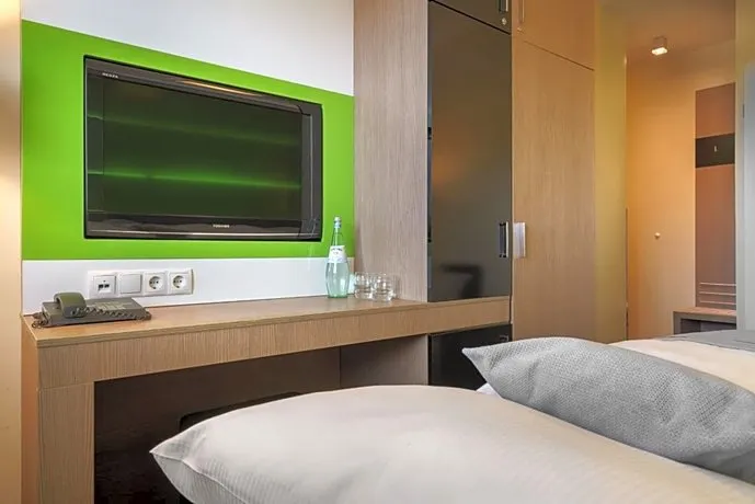 Novum Style Hotel Hamburg - Image 1