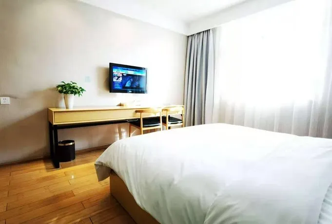 Starway Hotel Nanjing Mochou Lake - Image 1