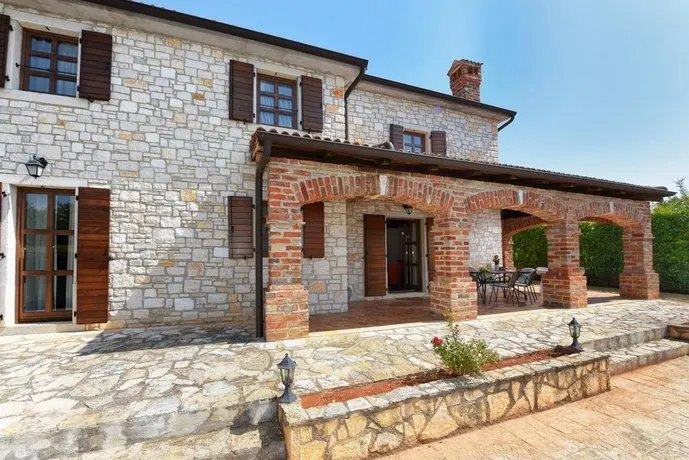Villa Stifanici by Istarski Dvori - Image 1