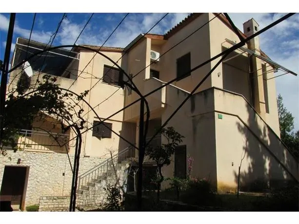 Festival House - Image 1