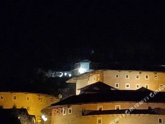 Tulou Viewing Platform Inn - Image 1