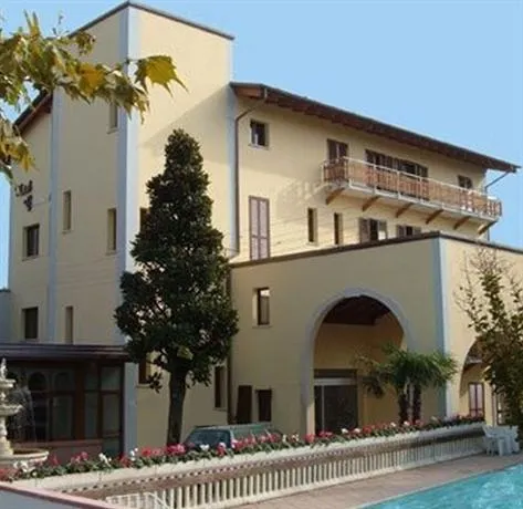 Hotel Garden - Image 1