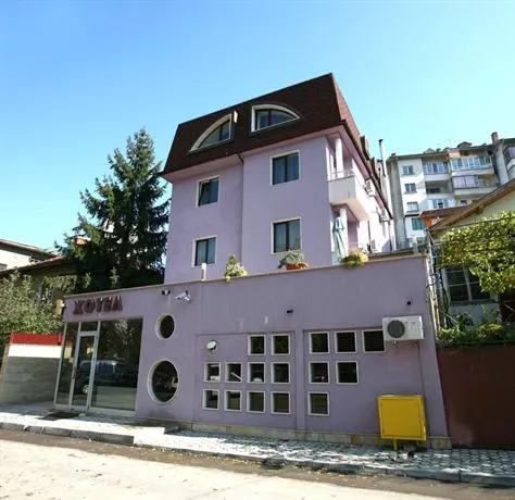 Art Hotel Galeria Pleven - Image 1