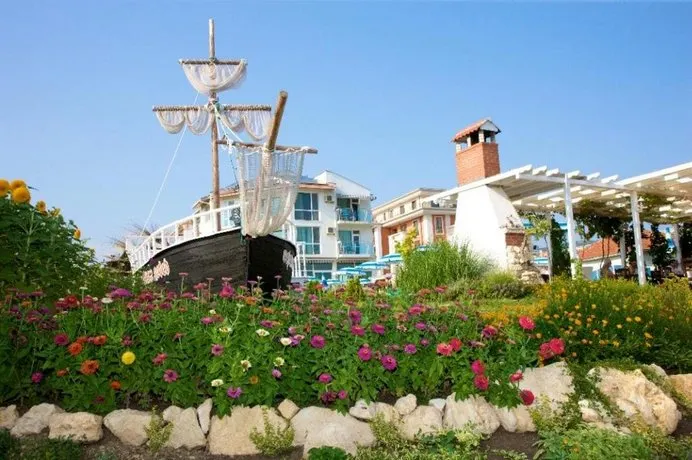 Nushev Hotel - Image 1