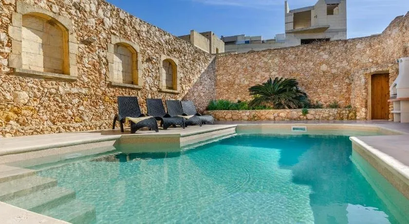 The Grand Authentic House with Private Pool - Image 1