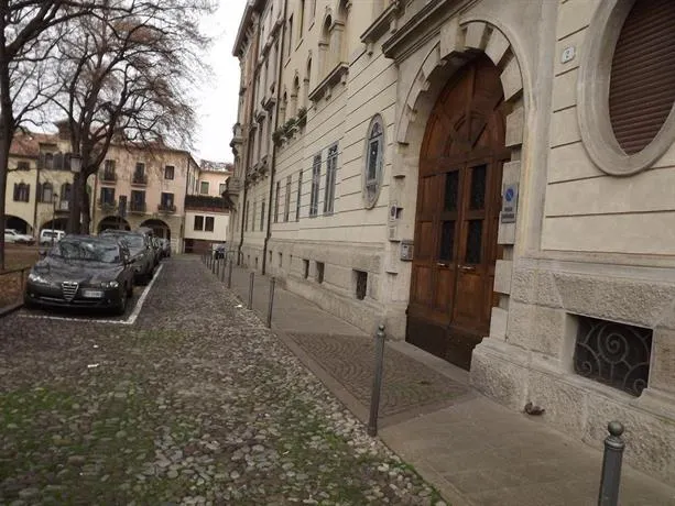 Welc-Ōm Piazza Castello - Image 1