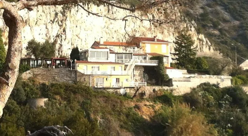 Bella Vista - Image 1