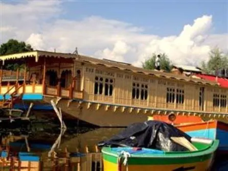 New Perfume Garden Group Of Houseboats - Image 1