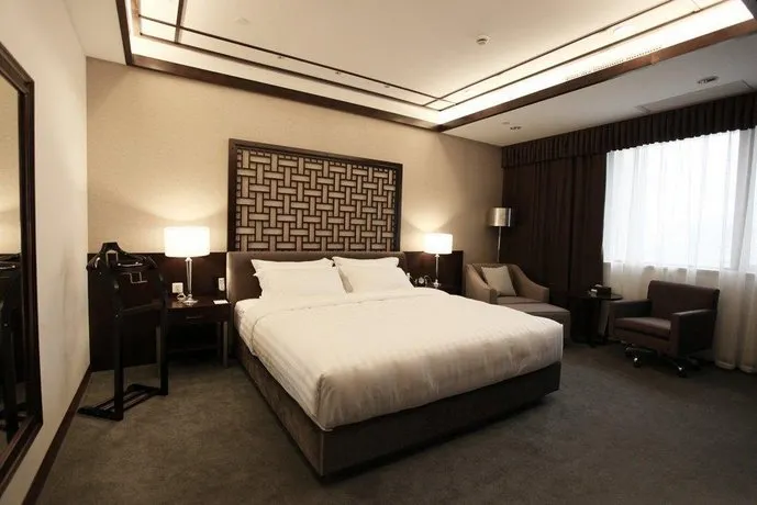 Yigoo Business Hotel - Image 1