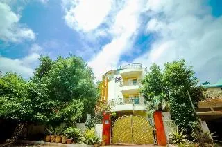 FabHotel Hallmark Begumpet - Image 1