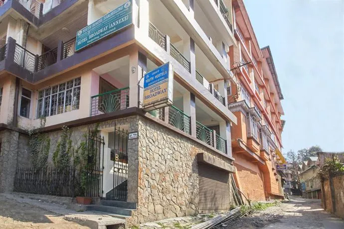 OYO 3303 Hotel Broadway Annexe - Image 1