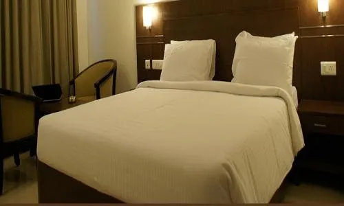 Hotel Midcity - Image 1