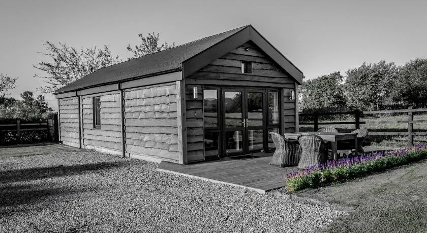 Montana Log Cabin - Ockeridge Rural Retreats - Image 1