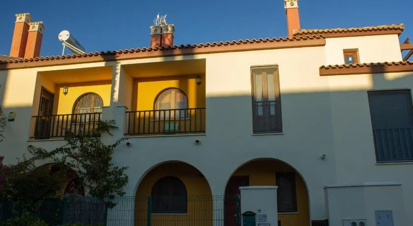 (WAR002) Town House with Garden and Pool Access - Image 1