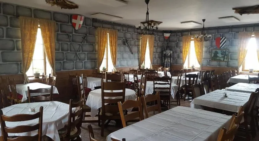 Hotel Camelot - Image 1