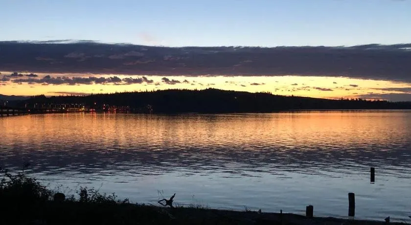 Poulsbo Beach Hideaway - Image 1