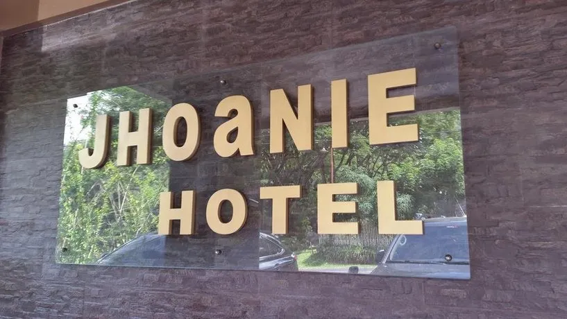 Jhoanie Hotel - Image 1